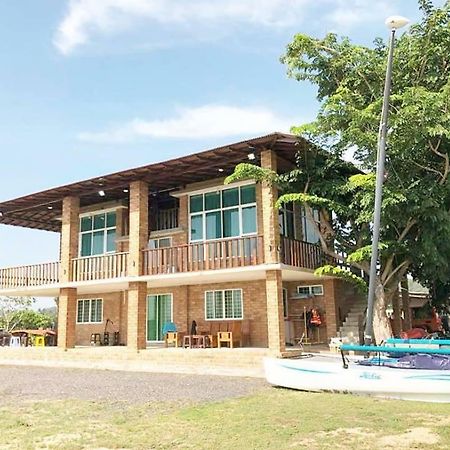 Ombak Deru Lodge Marang Exterior photo