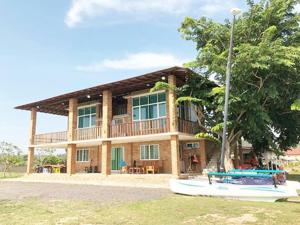Ombak Deru Lodge Marang Exterior photo